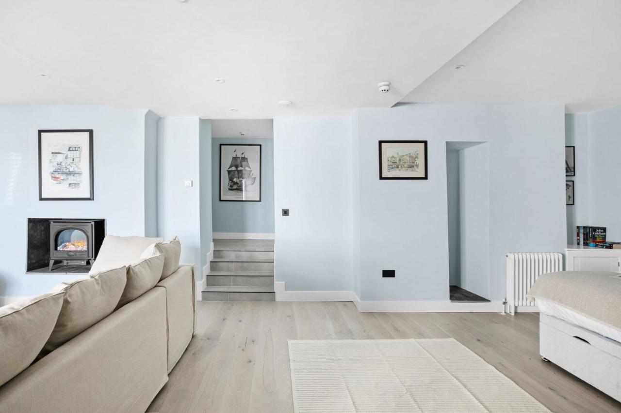 Mayflower, Maritime Apartment *